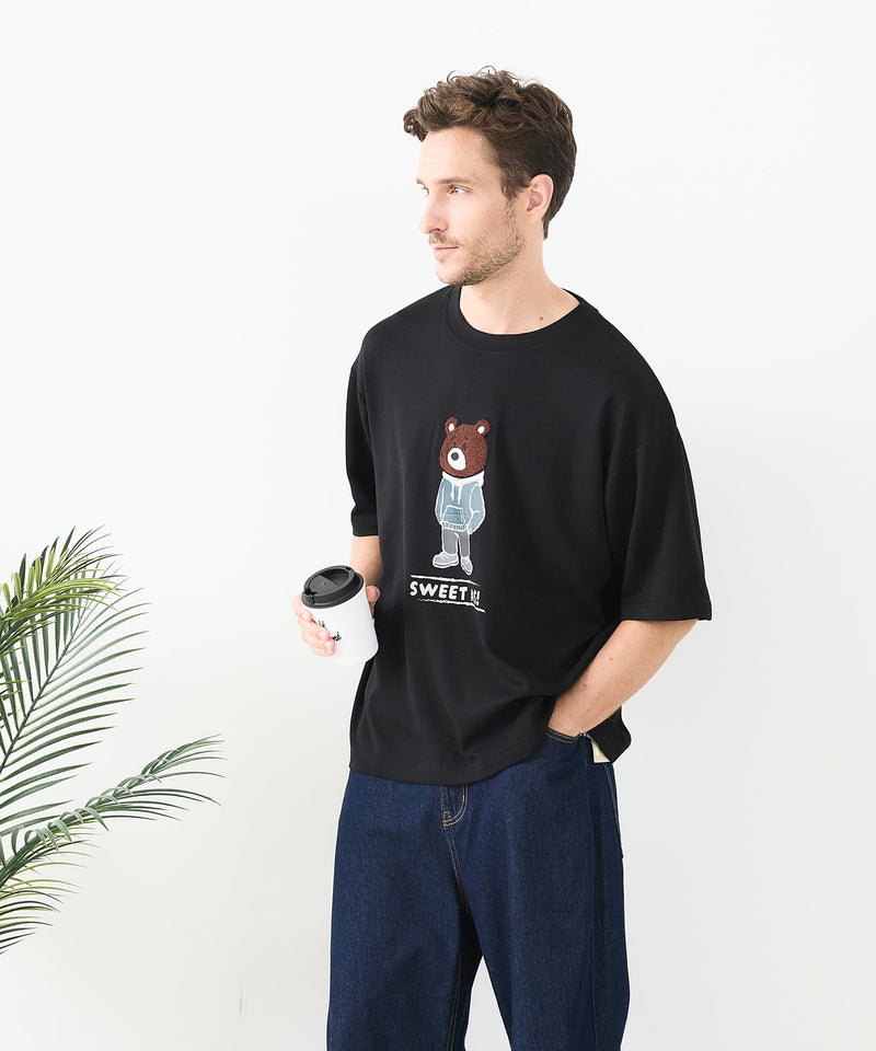 接触冷感 COOLスムース 部分刺繍 プリント リラックスシルエットTシャツ【Blue Standard/ブルースタンダード】