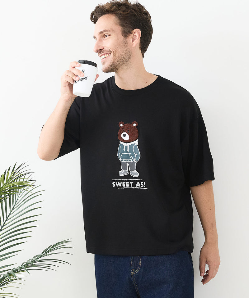 接触冷感 COOLスムース 部分刺繍 プリント リラックスシルエットTシャツ【Blue Standard/ブルースタンダード】