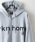 【BRKNHOME/ブロークンホーム】カレッジロゴ プリント フルジップ スウェットパーカー