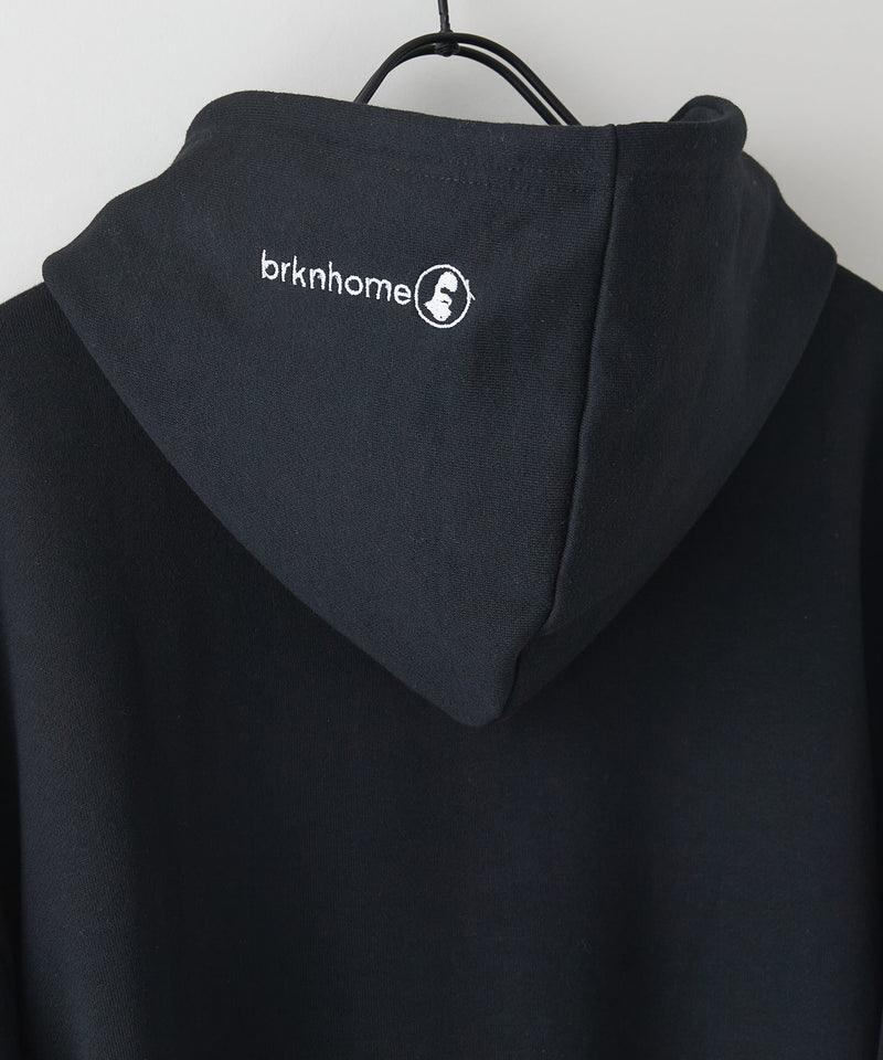 【BRKNHOME/ブロークンホーム】カレッジロゴ プリント フルジップ スウェットパーカー