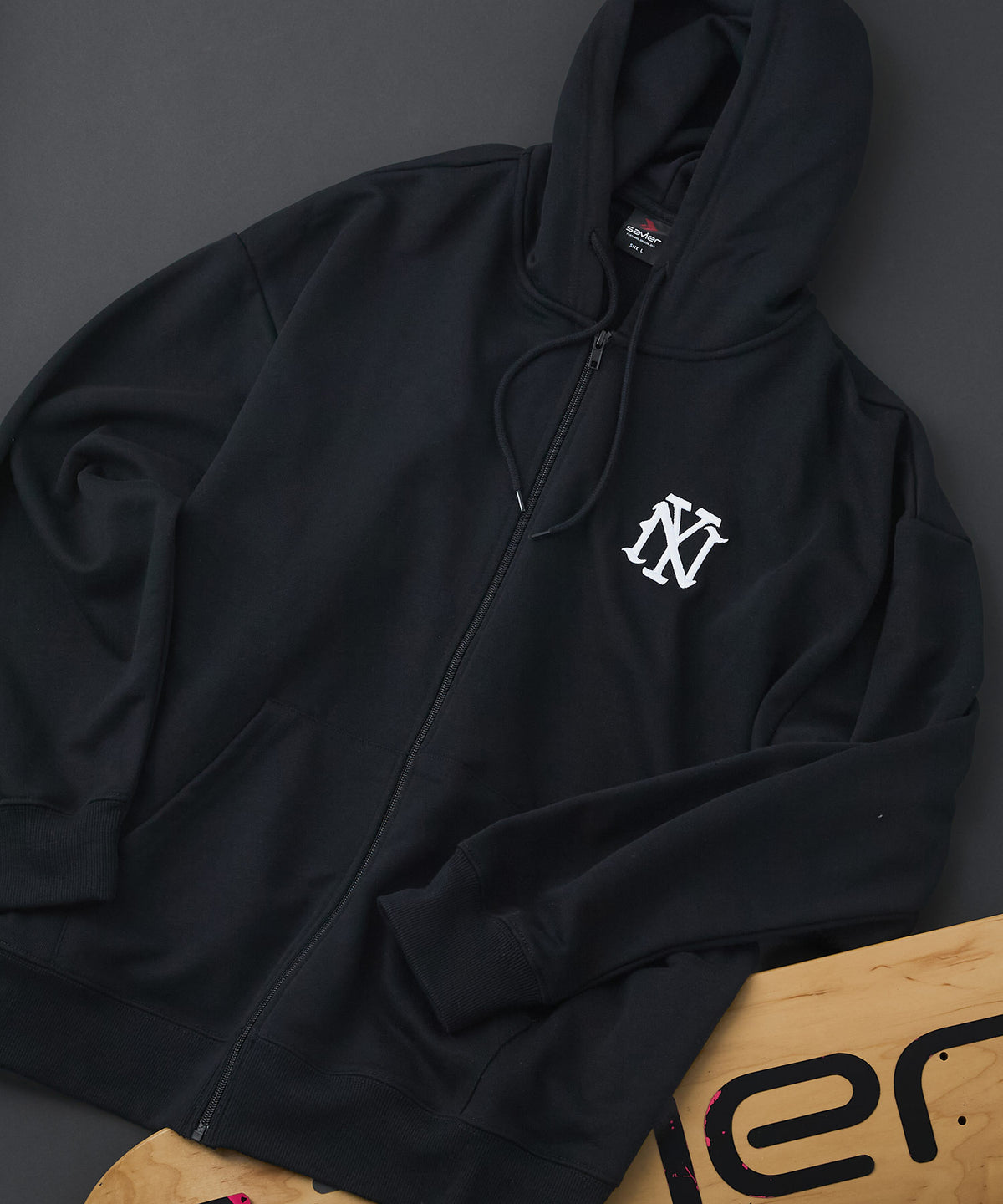 SAVIER：サビアー】NY ロゴ刺繍 ショート丈 フルジップパーカー