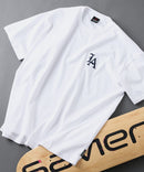 【SAVIER/サビアー】×【ZERO STAIN/ゼロステイン】コラボ LA ロゴ刺繍 半袖 Tシャツ/ LA Logo ホワイト ❘ジーンズメイト公式オンラインショップ