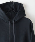 【HANES/ヘインズ】【スタンダードフィットで着る人を選ばない】Hanes SWEATS KURO スウェットフーディー 綿100% タグレス仕様 フード部二重仕立て ユニセックス