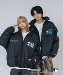 【PEANUTS/ピーナッツ】【ユニセックスデザイン リンクコーデ・カップルコーデにも◎】MLB×PEANUTS パファージャケット ブルゾン 中綿ジャケット オーバーサイズ スタンドネック 保温 ドジャース ヤンキース パドレス ❘ジーンズメイト公式オンラインショップ