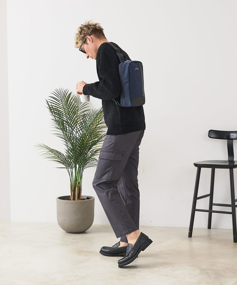 【BLUE STANDARD/ブルースタンダード】切り替え フェイクレザー ボディーバッグ