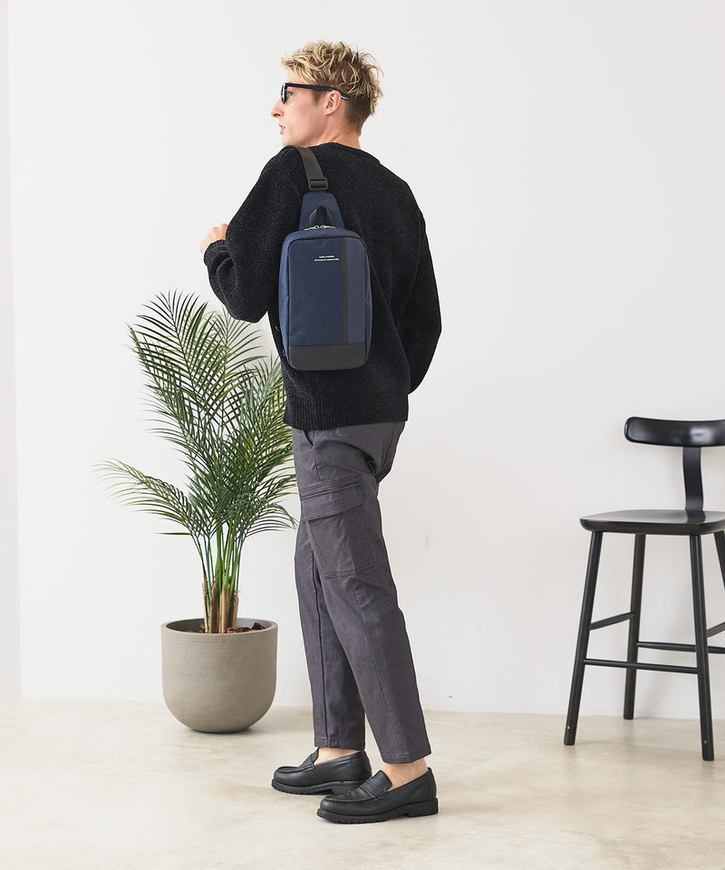 【BLUE STANDARD/ブルースタンダード】切り替え フェイクレザー ボディーバッグ