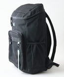 【Lee/リー】【容量21L 撥水加工を施したポリエステル素材を使用】ボックスリュックA シンプル スタイリッシュ ブランドロゴ テープチャーム付き デイリーユース 通勤 通学 ❘ジーンズメイト公式オンラインショップ