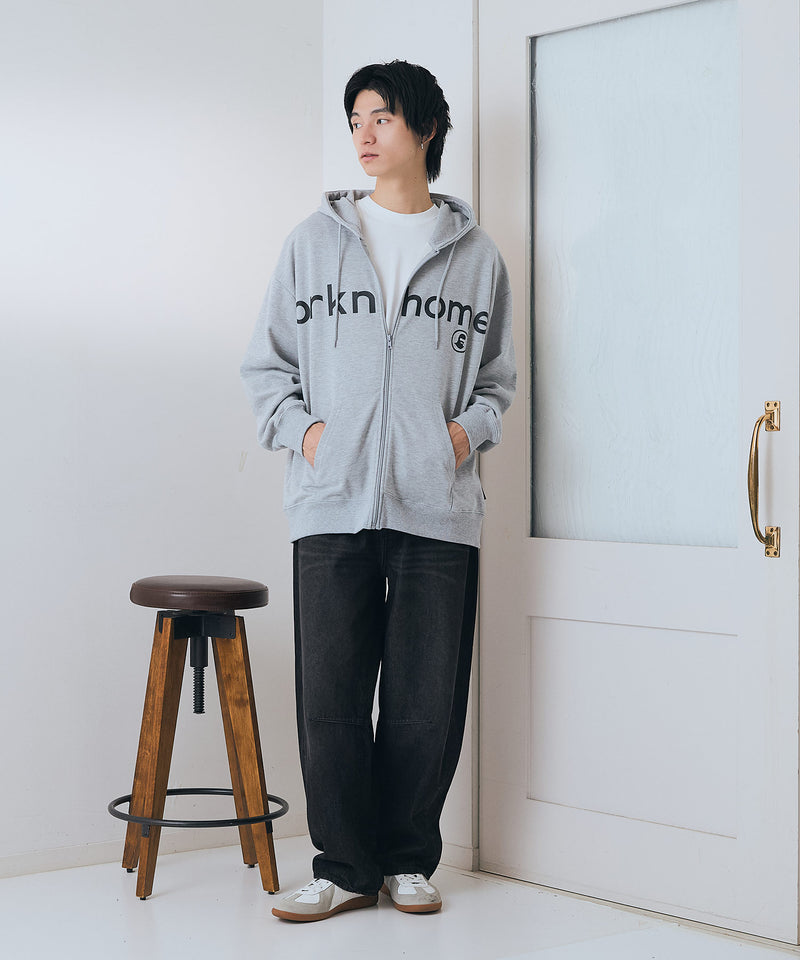 【BRKNHOME/ブロークンホーム】カレッジロゴ プリント フルジップ スウェットパーカー