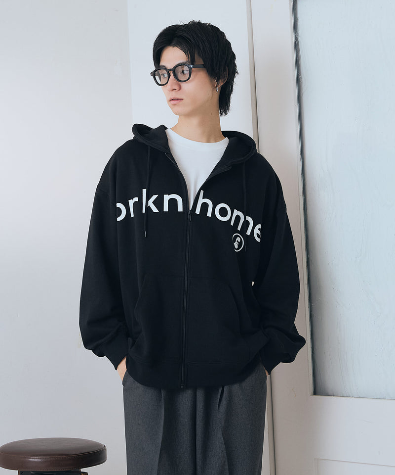 【BRKNHOME/ブロークンホーム】カレッジロゴ プリント フルジップ スウェットパーカー