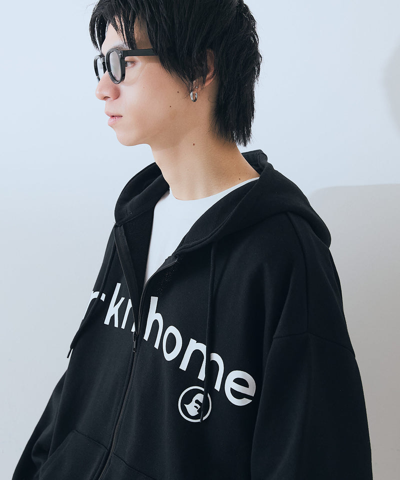 【BRKNHOME/ブロークンホーム】カレッジロゴ プリント フルジップ スウェットパーカー