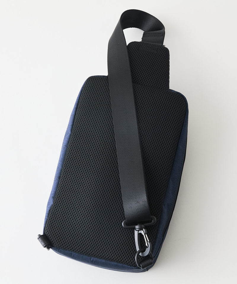 【BLUE STANDARD/ブルースタンダード】切り替え フェイクレザー ボディーバッグ