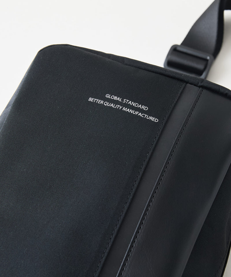 【BLUE STANDARD/ブルースタンダード】切り替え フェイクレザー ボディーバッグ