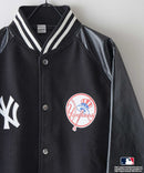 【PEANUTS/ピーナッツ】【ユニセックスデザイン リンクコーデ・カップルコーデにも◎】MLB×PEANUTS スタジアムジャンパー スタジャン オーバーサイズ フェイクレザー ドジャース ヤンキース パドレス ❘ジーンズメイト公式オンラインショップ