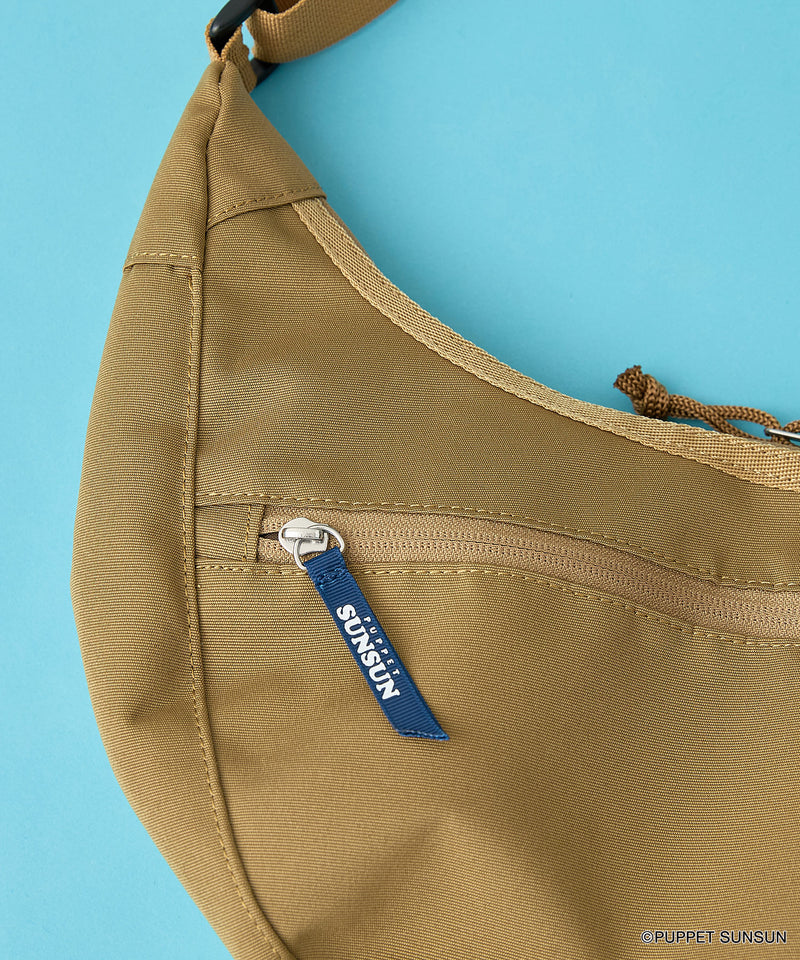 PUPPET SUNSUN×CONVERS SUNSUN CRESCENT SLING BAG/パペットスンスン コラボ/スリングバッグ【CONVERSE/コンバース】