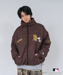 【PEANUTS/ピーナッツ】【ユニセックスデザイン リンクコーデ・カップルコーデにも◎】MLB×PEANUTS パファージャケット ブルゾン 中綿ジャケット オーバーサイズ スタンドネック 保温 ドジャース ヤンキース パドレス ❘ジーンズメイト公式オンラインショップ