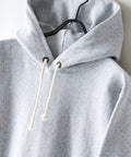 【CHAMPION/チャンピオン】【コットン素材はアメリカ綿100%】REVERSE WEAVE リバースウィーブ 裏起毛フーデッドスウェットシャツ プルオーバーパーカー フーディ C3-Y132 サステナブルコットン エクスパンションガゼット タフ ネームタグ ユニセックス グレー ❘ジーンズメイト公式オンラインショップ