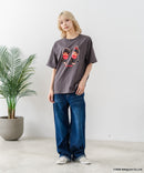 【Monchhichi/モンチッチ】【限定オリジナルデザイン】モンチッチ Tシャツ コットン100% ドロップショルダーシルエット プリント サガラ刺繍 半袖 カットソー キャラクター レトロ ユニセックス