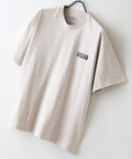 【RAGGED MOUNTAIN/ラギットマウンテン】【究極のシンプルT】BARNSTEAD/バーンステッド ワンポイントロゴＴシャツ ルーズシルエット アウトドア ストリート 大人カジュアル ノームコア ミニマル ベージュ ❘ジーンズメイト公式オンラインショップ