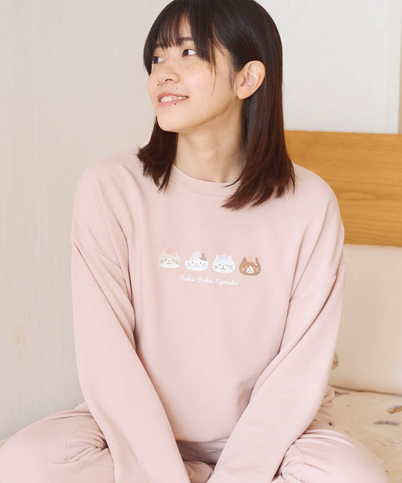 【HAPiNS/ハピンズ】暖か伸びにゃんパジャマ