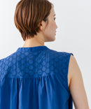 【C-FORTPOINT/フォートポイント】【綿100% 大人の魅力を引き立てる繊細な刺繍】刺繍切替 ノースリーブブラウス バンドカラー 透け感 涼やか 上品 華やか