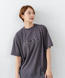 【C-FORTPOINT/フォートポイント】【動きやすいサイドスリット入り】フロントロゴ 刺繍チュニック ゆったりシルエット 体形カバー シンプル カジュアル
