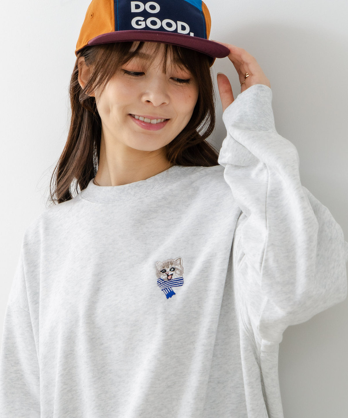 C-FORT POINT/フォートポイント】ネコマフラー刺繍 スウェットトレーナー