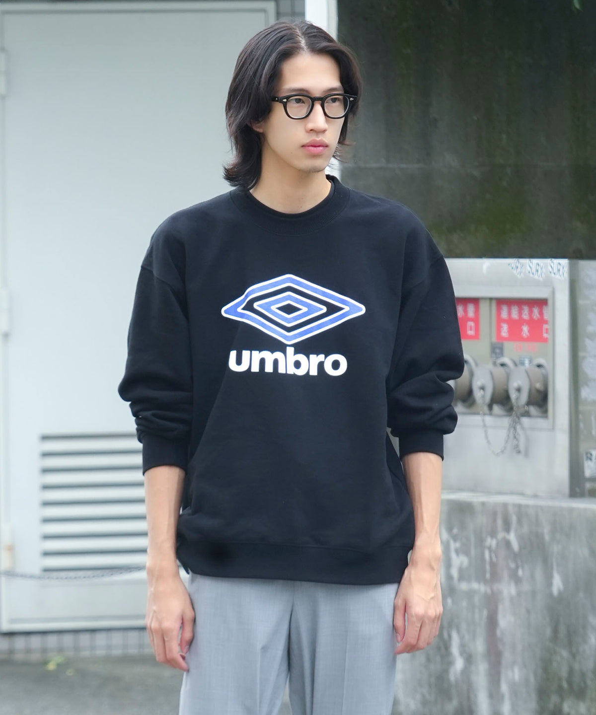 Umbro ネイビー トレーナー ロゴ入り Umbro ネイビー トレーナー ロゴ入り