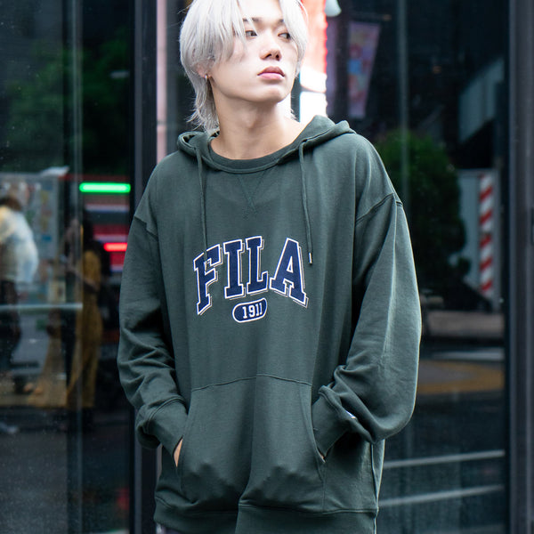 FILA カレッジ ワッペン ビッグ シルエット フーディー