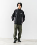 【BRKNHOME/ブロークンホーム】【身幅ゆったり ストレスフリーな着心地】袖総柄ライン 切り替え ナイロンジャケット ノームコア オーバーサイズ スタンドネック ビッグシルエット メンズライク ストリート ユニセックス