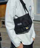 【（What it isNt）ART BY MARKGONZALES / (ワットイットイズント) アートバイ マークゴンザレス】ミニメッセンジャーバッグ zo