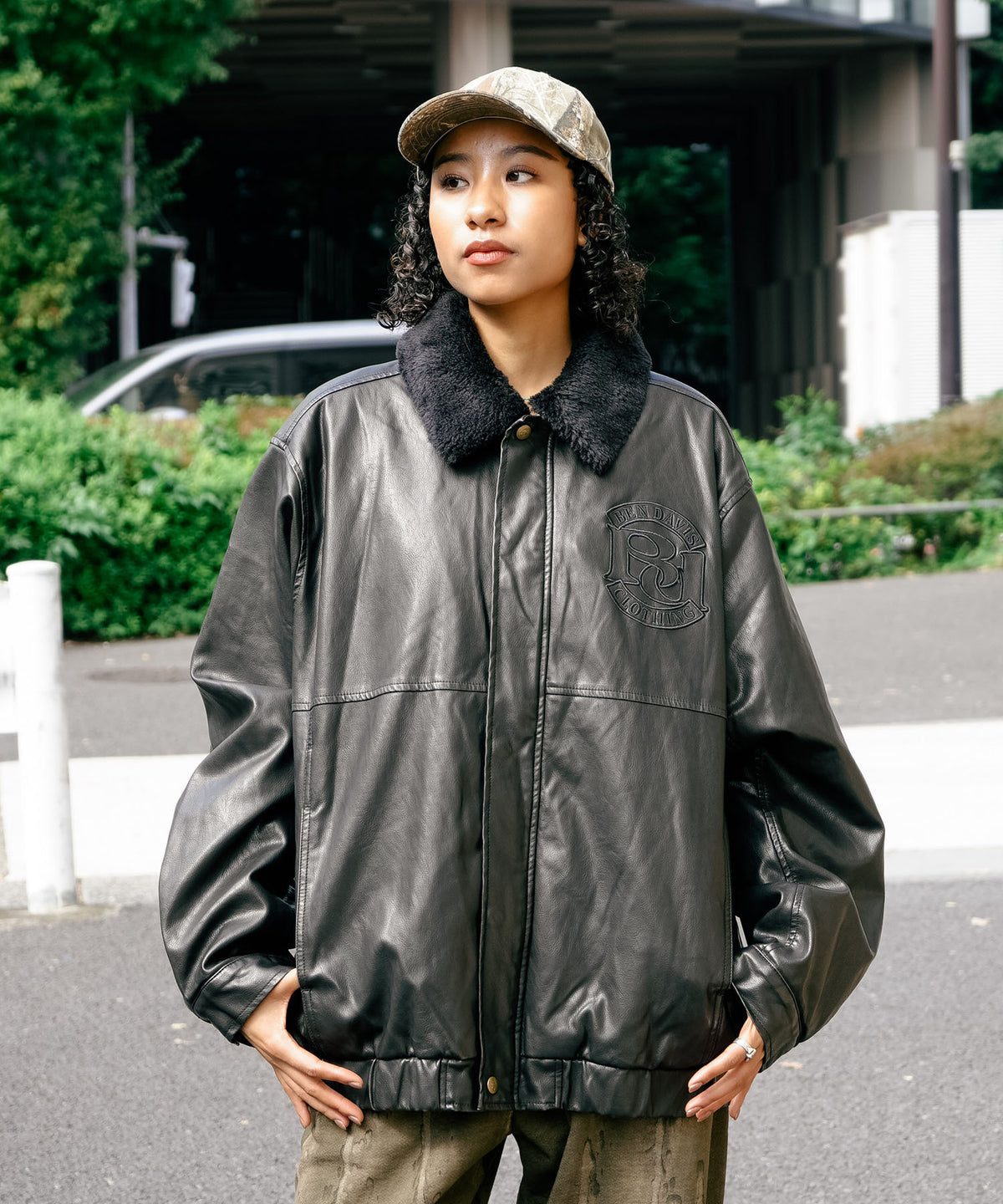 BEN DAVIS/ベンデイビス】ヴィンテージ加工 衿ボア レザーライク