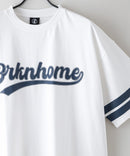 【brknhome/ブロークンホーム】袖ライン ベースボールロゴ Tシャツ ❘ジーンズメイト公式オンラインショップ