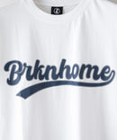 【brknhome/ブロークンホーム】袖ライン ベースボールロゴ Tシャツ ❘ジーンズメイト公式オンラインショップ