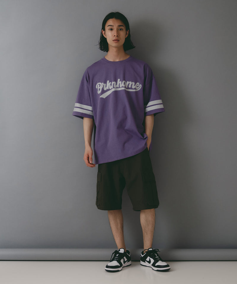 【brknhome/ブロークンホーム】袖ライン ベースボールロゴ Tシャツ