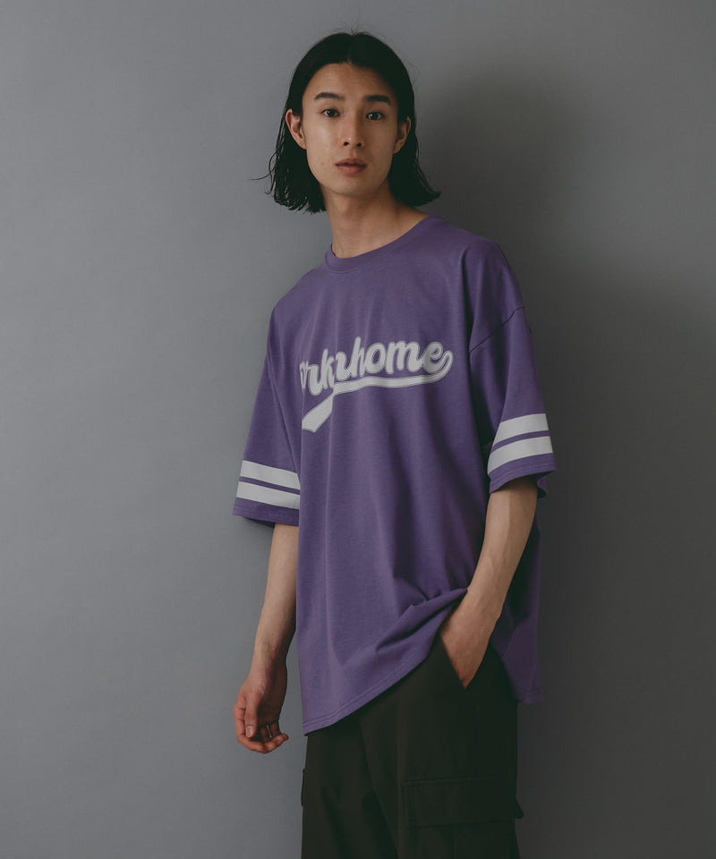 【brknhome/ブロークンホーム】袖ライン ベースボールロゴ Tシャツ