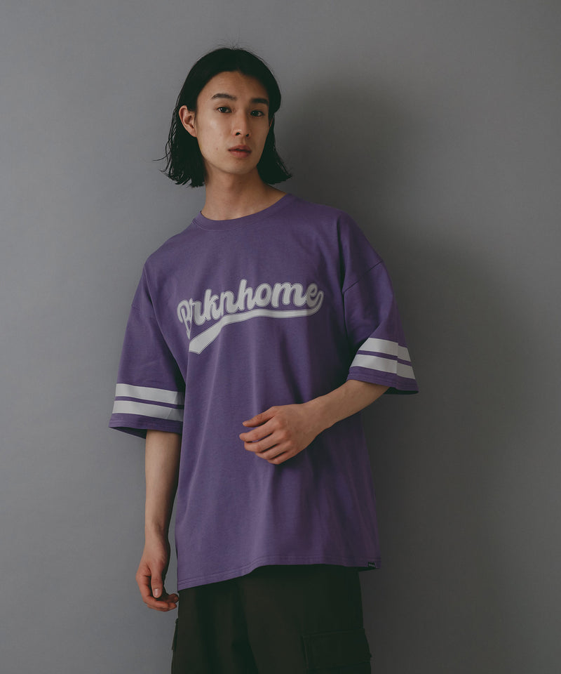 【brknhome/ブロークンホーム】袖ライン ベースボールロゴ Tシャツ