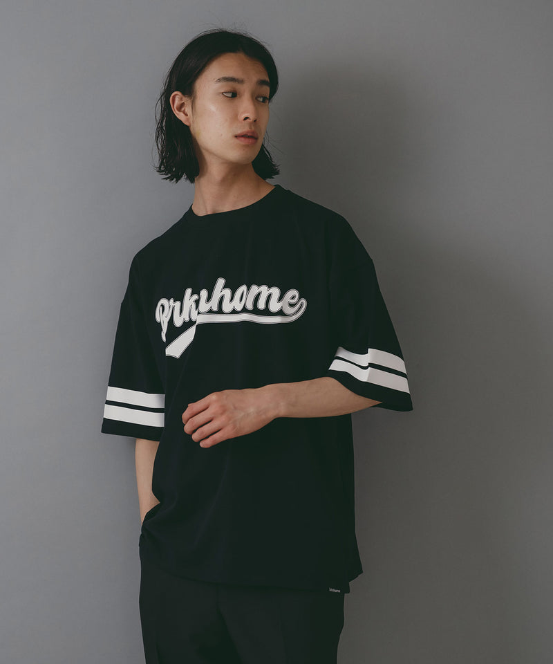 【brknhome/ブロークンホーム】袖ライン ベースボールロゴ Tシャツ