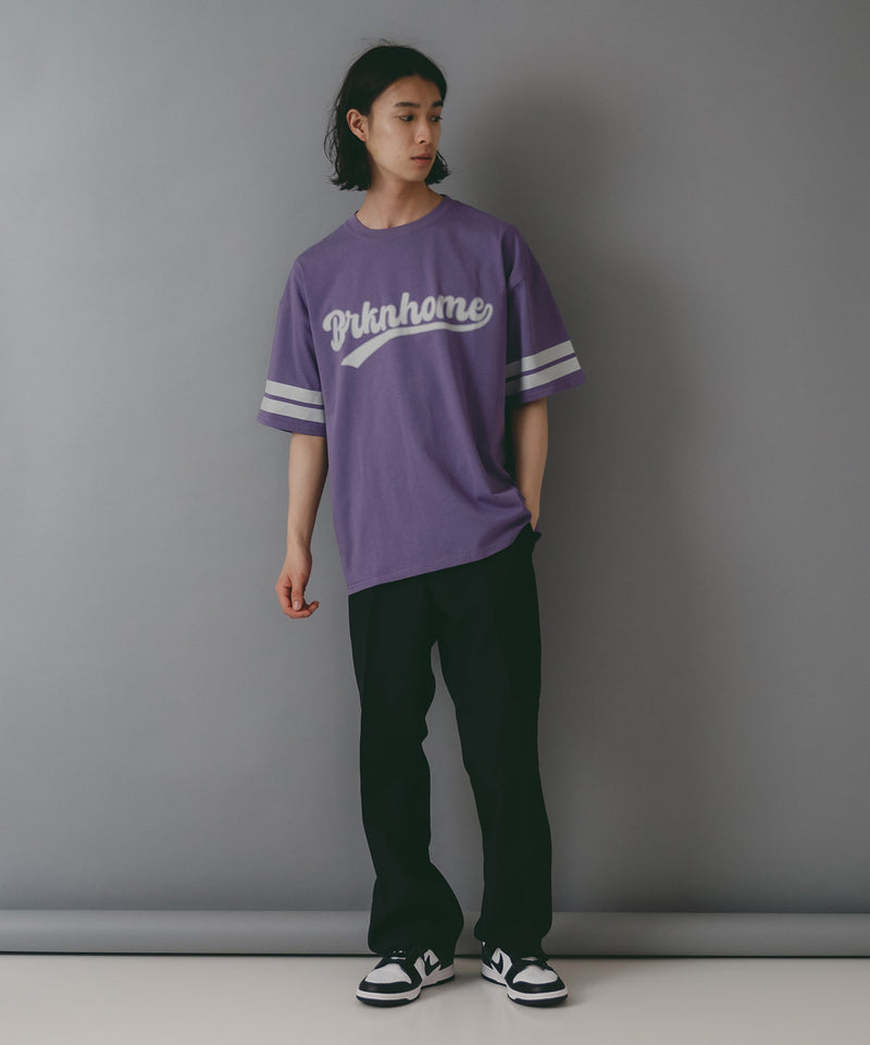 【brknhome/ブロークンホーム】袖ライン ベースボールロゴ Tシャツ