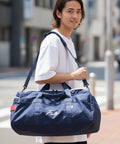 【FILA/フィラ】【大容量47L 肩掛け、手持ち、リュックの3WAY仕様】3WAYボストンバッグ 修学旅行 林間学校 部活 旅行 出張 スクリプトロゴ
