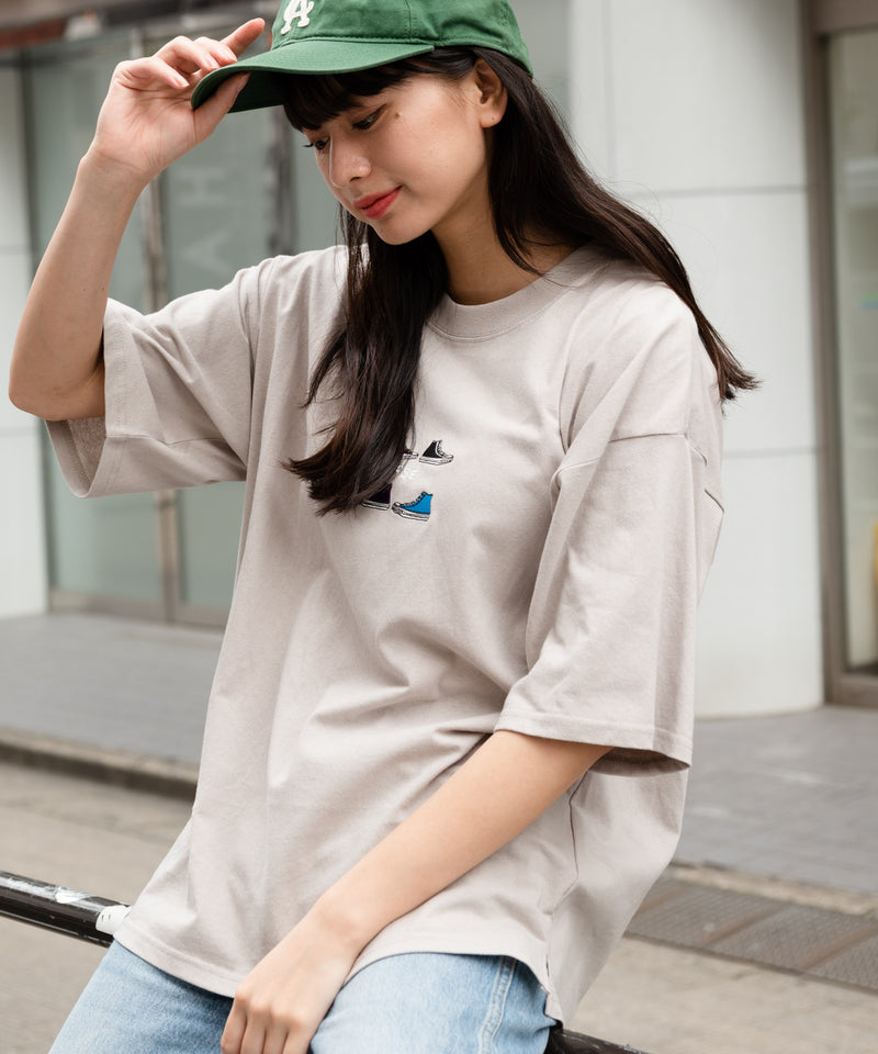シューズ 柄 刺繍 Tシャツ